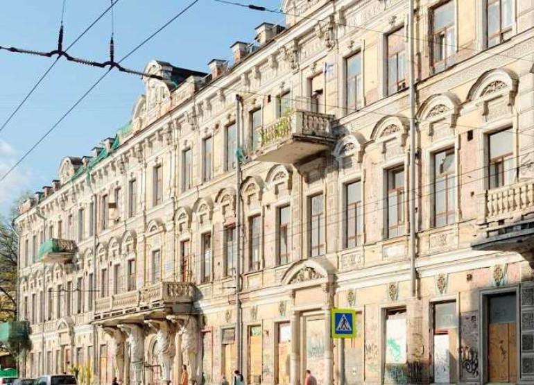 Дом с Атлантами: Вид здания